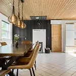 Сasa de vacaciones 3 Bedroom Lovely In *
